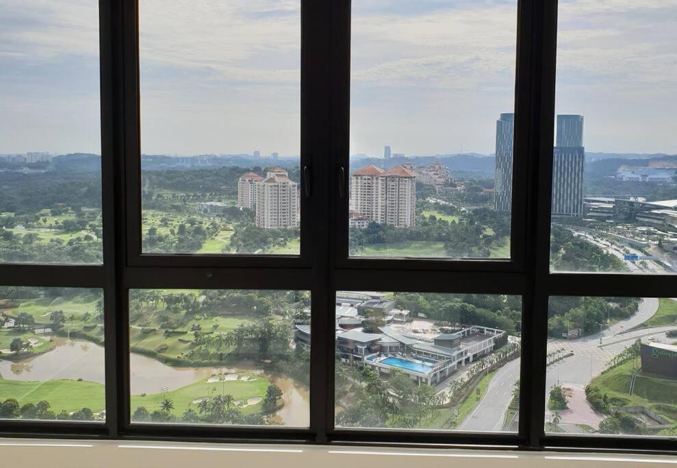 Pangsapuri Alpine Conezion Golf View Netflix At Ioi Mall Putrajaya
